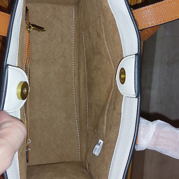 NOT FOR SALE Beautiful NWT Coach Field Tote - Picture 12 of 17